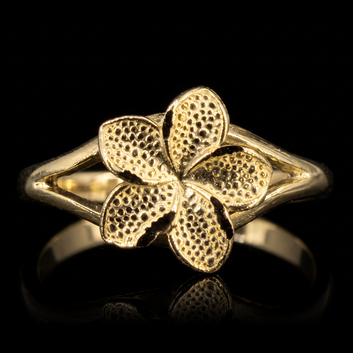 10k gold hibiscus flower ring, flower front view on black