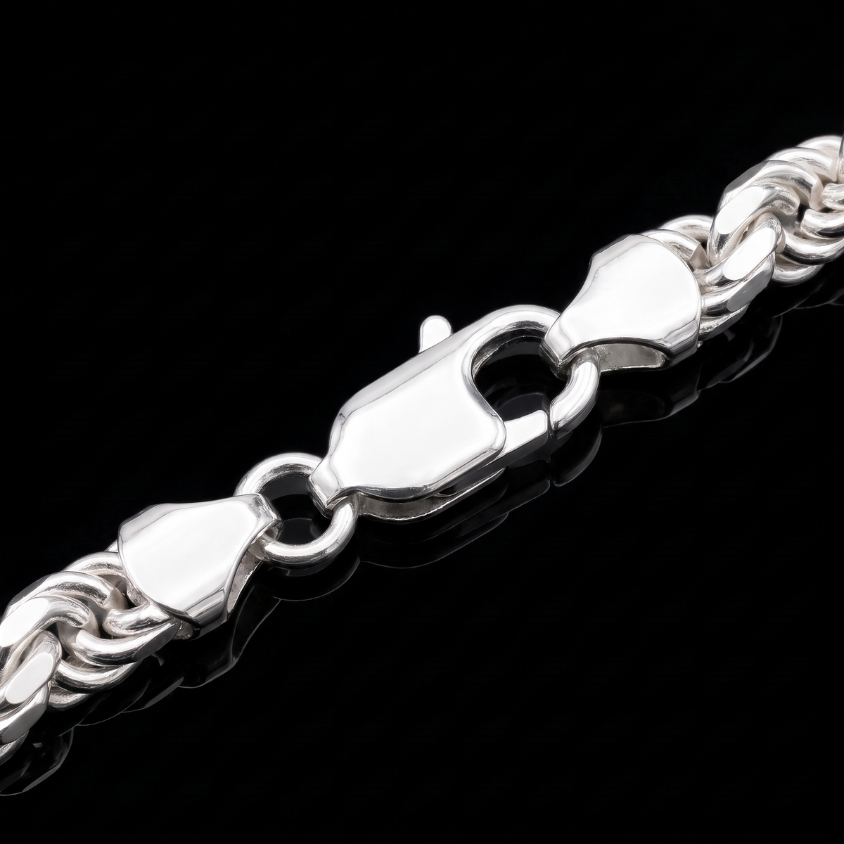 Silver 925 solid figurerope chain lobster clasp macro on black